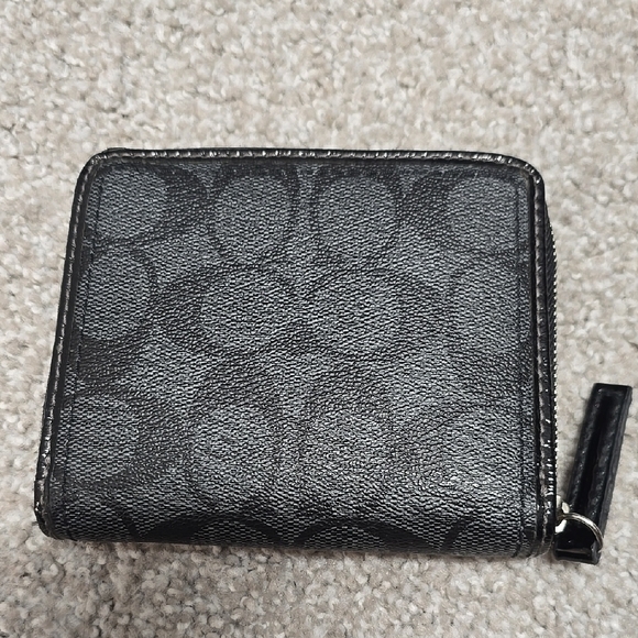 Coach Signature Black Card Holder - Picture 2 of 9